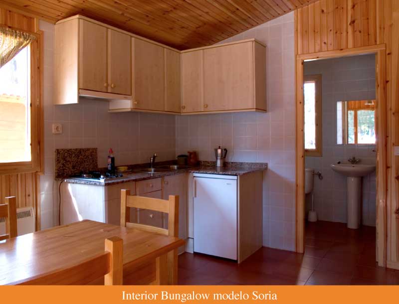 Cocina y baño de bungalow, modelo Soria